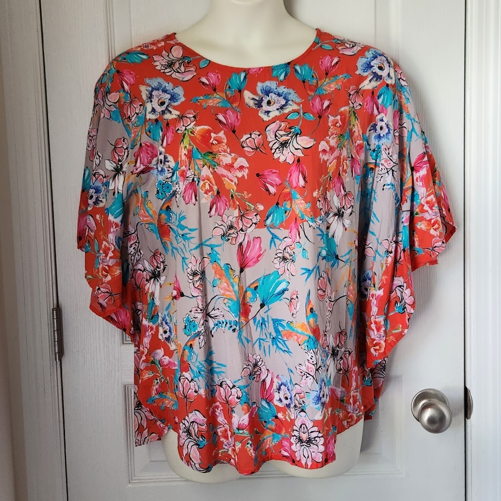NWOT Tolani Pink and Blue Poppy Floral Kimono Poncho